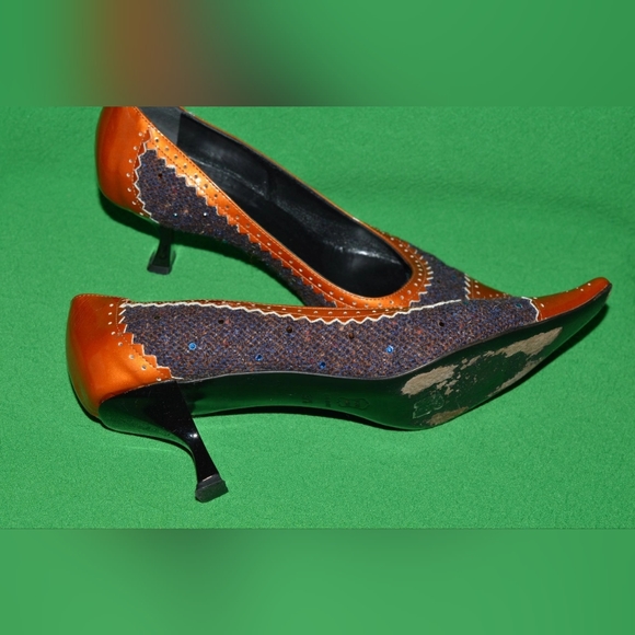 Shoes.  MOSCHINO CHEAP AND CHIC.  1990s  Made in Italy. - Picture 4 of 4